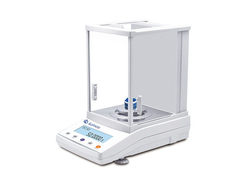 Personnalisation et accessoires de la balance analytique YR05579 : Guide complet