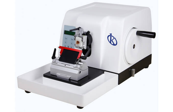 Normes ISO/IEC et conformité réglementaire pour les microtomes en laboratoire