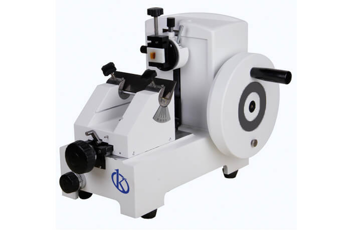 Interprétation des résultats et lecture des mesures avec le microtome manuel YR421