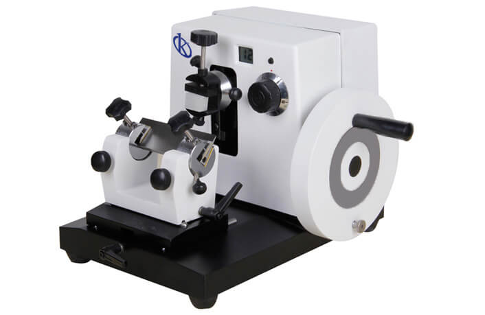 Interprétation des résultats et lecture de mesures avec le Microtome Rotatif YR422